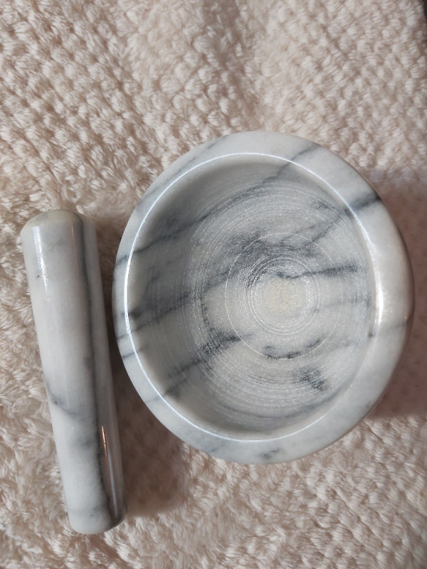 Good Condition! Heavy White & Grey Marble Mortar & Pestle in Health & Special Needs in Saint John - Image 3