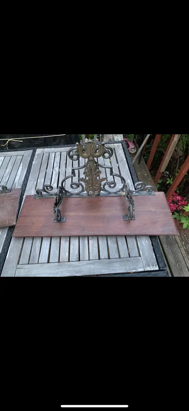 2 Piece Antique Dark wood Shelves and Horse Books Stand in Bookcases & Shelving Units in Mississauga / Peel Region - Image 3