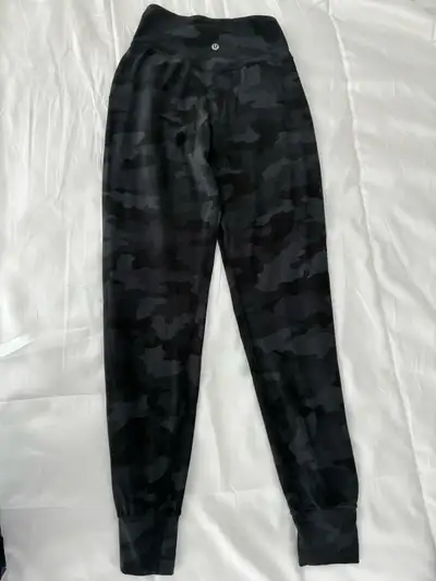 Lululemon Camo Size 2, View more