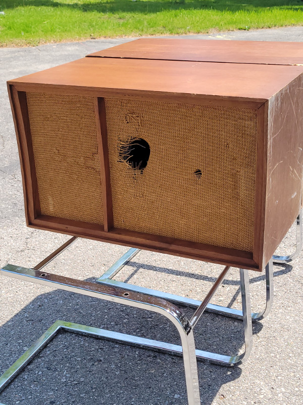 2 Vintage MCM Walnut Cabinets in Bookcases & Shelving Units in City of Toronto - Image 3