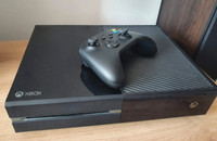 Xbox One, 3 wireless controllers, no games 