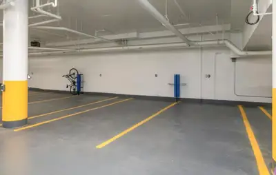 **ENGLISH FOLLOWING** Stationnement privé disponible à Westbury, à proximité du métro Namur. ✔️ Empl...