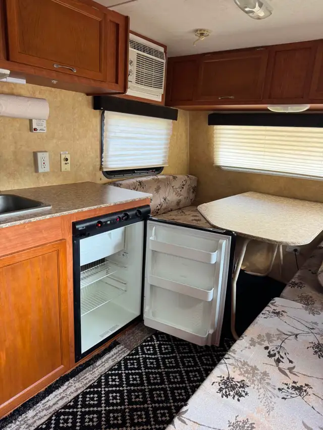 2014 STARCRAFT RB-14 TRAVEL TRAILER in Travel Trailers & Campers in Nanaimo - Image 8