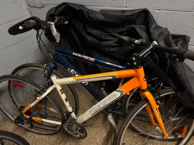 2 vélos en bon état.Si intéressé,je vous enverrai plus de photos.