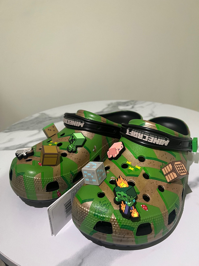 Minecraft Elevated Clog with extra jibbitz size - us12  in Men's Shoes in Mississauga / Peel Region