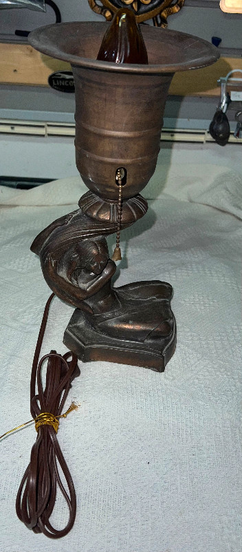 ANOTHER VINTAGE METAL TABLE LAMP? YES.  LADY HOLDING UP HER HAIR in Arts & Collectibles in Mississauga / Peel Region - Image 4