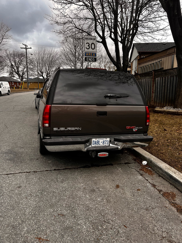 1997 gmc suburban  in Cars & Trucks in City of Toronto - Image 4