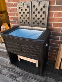 Brown Resin Outdoor entertaining cooler