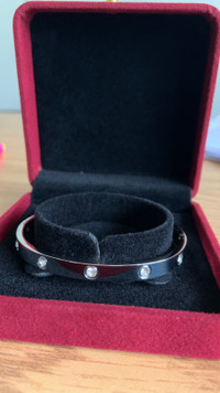 New bracelet with gift  box 