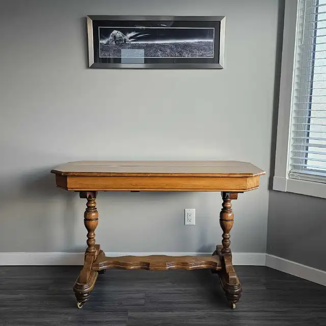 Vintage Expandable Dining Table-Console Size When Closed  in Dining Tables & Sets in Edmonton - Image 3