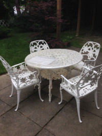 White wrought iron table with 4 chairs
