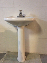Pedestal sink