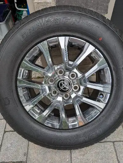 Taken off truck @ 315km WHEELS: Chrome = 18x7.5, 6x139.7, 55mm offset. Includes: Wheels, center caps...