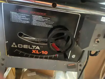 Delta LX10 table saw works great new blade great size for big and small job