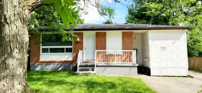 191 Cedarbrae Ave, Waterloo - HEAVILY DISCOUNTED Student Rooms Available – Near CC, UW & WLU LAST MI...