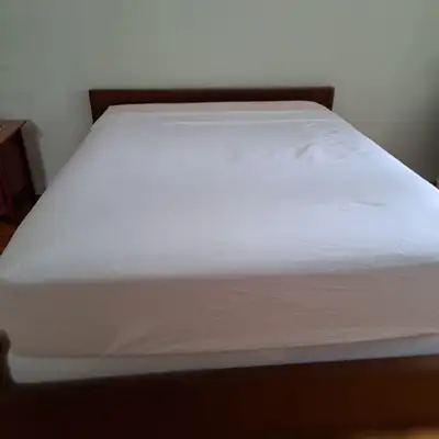 Ensemble de chambre à coucher, collection MALM conçu par IKEA., View more