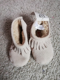 ***Brand New***Gap baby girl boots size 6 - 12 months