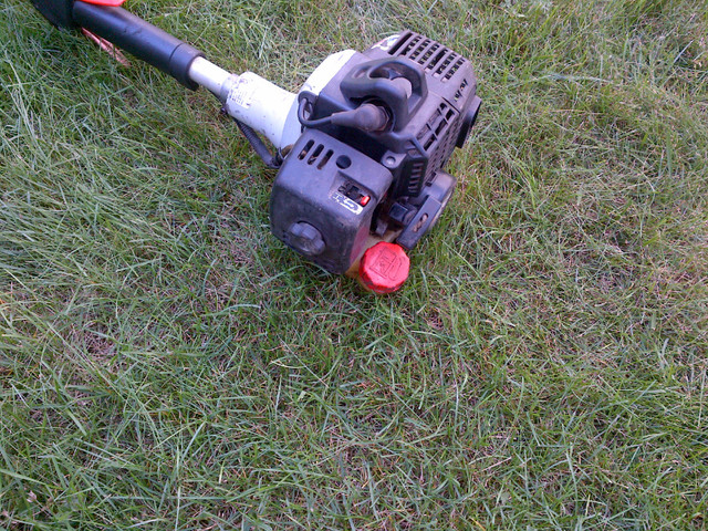 Echo SRM 260S  grass trimmer/weed wacker in Lawnmowers & Leaf Blowers in Kitchener / Waterloo - Image 3