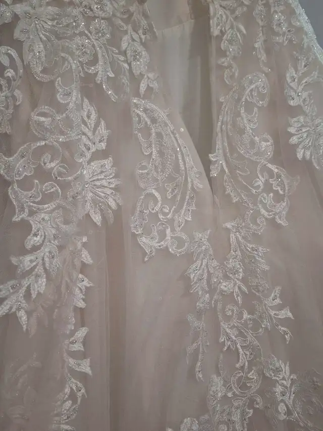 a wedding dress in Wedding in Gatineau - Image 3