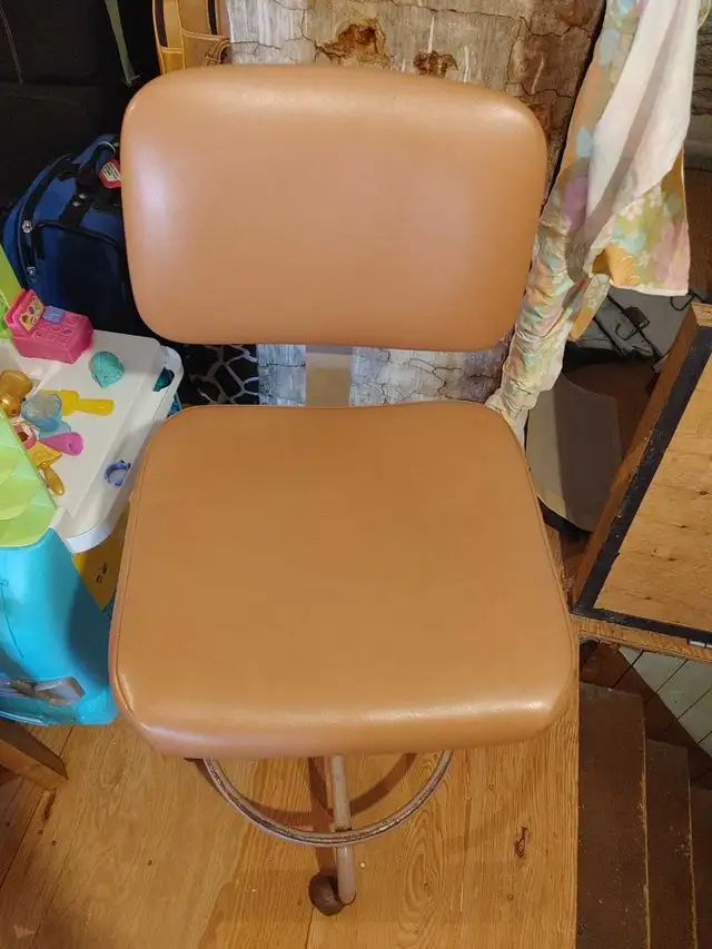 Adjustable tall chair for sale in Chairs & Recliners in Charlottetown - Image 4