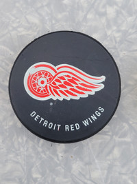 Detroit Red Wings memorabilia, Tony Lewick and Steve Yzerman in 