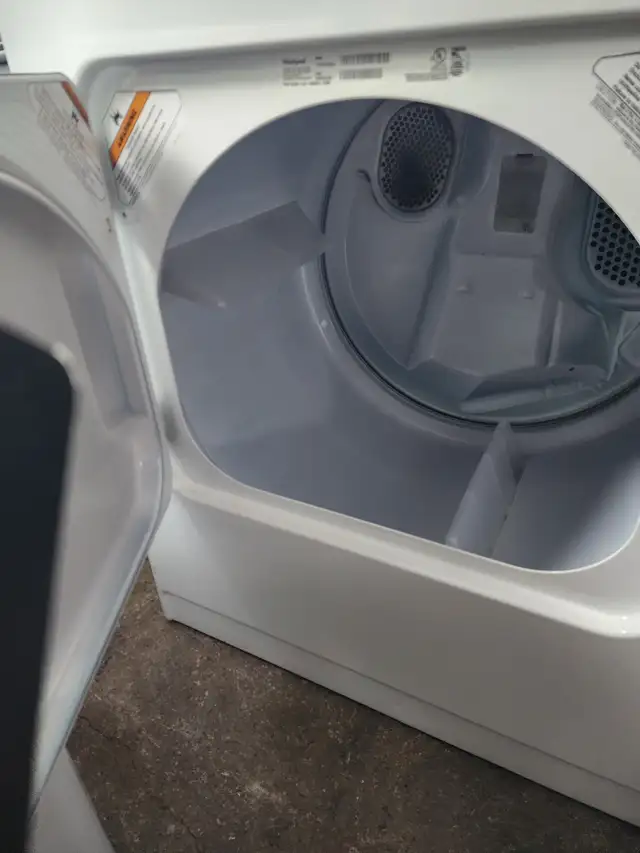 White clothes Dryer Electric Whirlpool large in Washers & Dryers in Oakville / Halton Region - Image 8