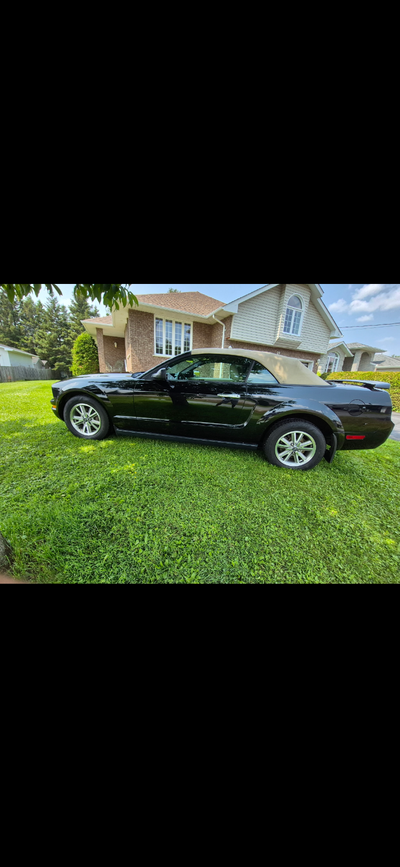 Selling my father in laws baby,2005 ford mustang convertible v6 4.0 with 118439km never winter drive...