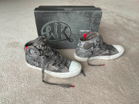 Women’s 7, Mens 5.5 Converse Sneakers Collector High Tops Grey
