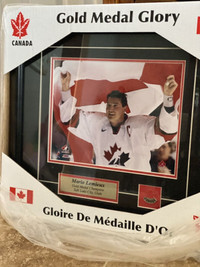 Mario Lemieux with Canadian Flag Framed 8x10