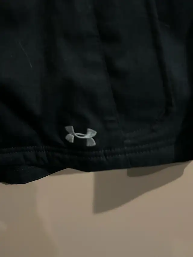 Women’s Medium Under Armour winter jacket in Women's - Tops & Outerwear in Sudbury - Image 5