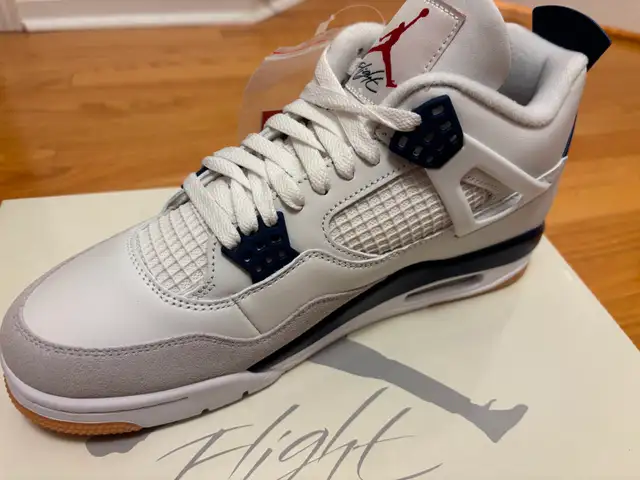 100% Authentic Jordan 4 SB Navy size 10.5 in Men's Shoes in Markham / York Region - Image 5