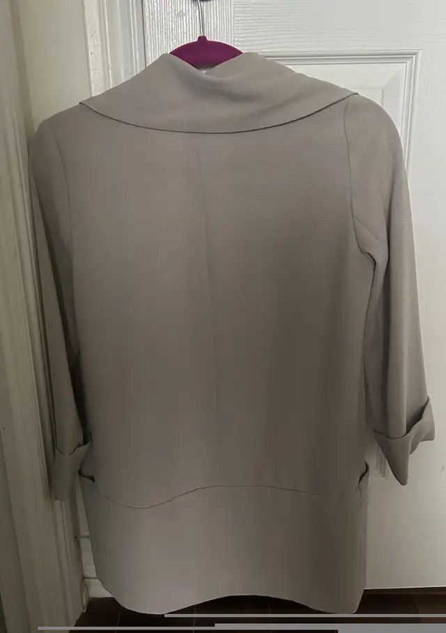 Aritzia Blazer in Women's - Tops & Outerwear in City of Toronto - Image 3