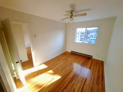 Montréal - Avenue Musset - Grand et charmant 4 1/2 - 5 min du métro Saint-Michel Disponible au 1er a...