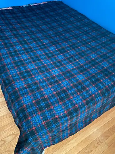 Hardly used (got larger bed) Twin flannel 100% cotton duvet Blue/black/red plaid Nonsmoking home $10