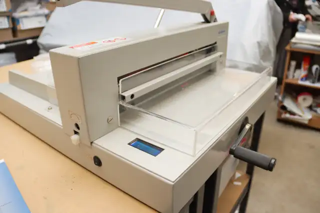 HEAVY DUTY 17” PAPER CUTTER  – Great Condition!63006661467137123