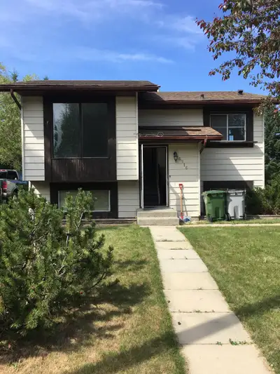 3 Bedroom Main Floor of house for Rent in Edson, AB. Private entrance, shed. Washer and dryer. Newly...