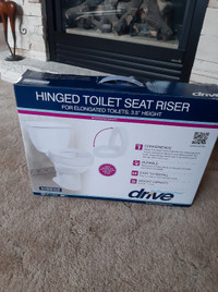 Hinged toilet seat riser 3.5"