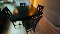 Dining table and 4 Chairs