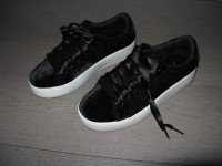 Velvet Sneakers With Black Ribbon Lacing Shoes New