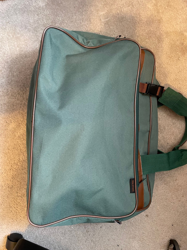 Green and brown nylon carry bag in Other in Mississauga / Peel Region - Image 3