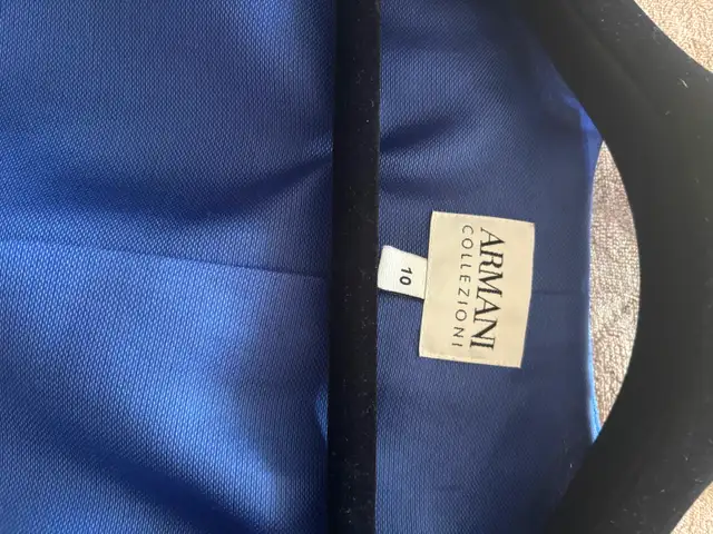 Evening woman Taffeta Jacket from Georgio Armani in Women's - Dresses & Skirts in Markham / York Region - Image 6