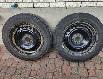 Rims 17" avec pneus d'hiver Goodyear 255/60R17 bon un hiver ou passer l'été avec ça puis les changer...