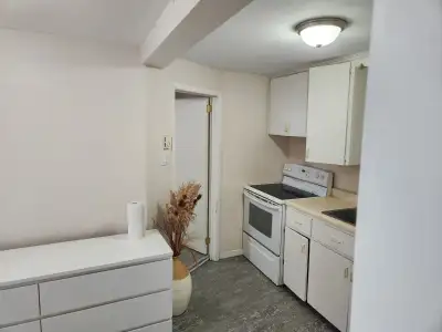 Cozy one bedroom apt right downtown Chatham - only $890!