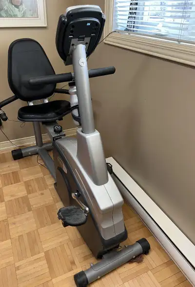 VÉLO STATIONNAIRE DE MARQUE SCHWINN, View more