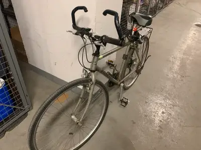 Selling a Bonelli Lite 400 bike that's ready for new adventures! This trusty bicycle has seen some a...