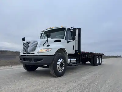 Maxxforce DT (DT466 with DPF), 10 speed transmission, diff lock, air ride suspension, Moffett forkli...