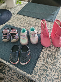 Souliers et sandales filles jeunes enfants