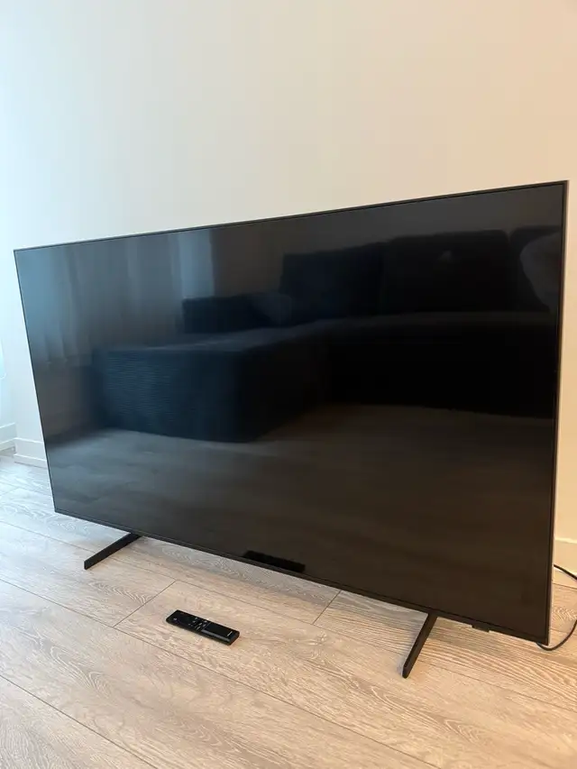 Samsung 55” Crystal UHD 4K Smart TV – Like New in TVs in City of Toronto - Image 4