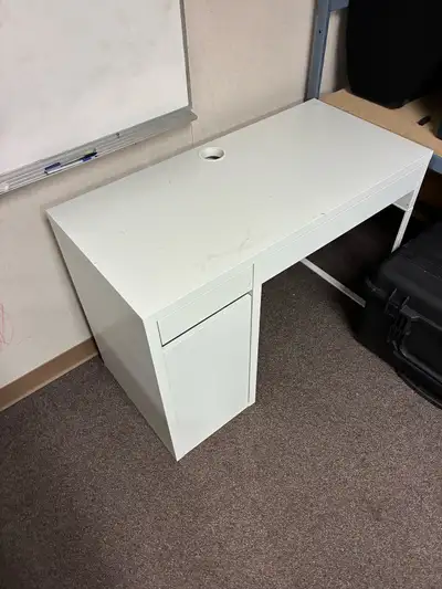 This Ikea desk is a practical and simple addition to any workspace! It has some minor wear and tear,...