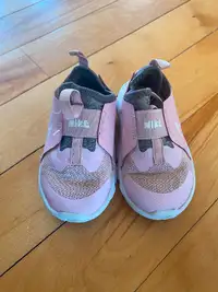 Nike Flex kids size 7 shoes